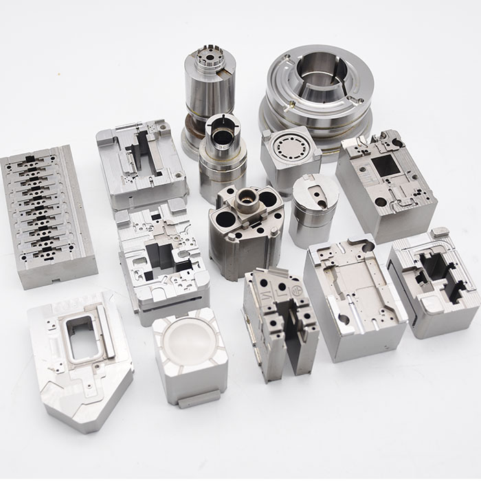 How does manufacturing technology improve the accuracy of mold parts?